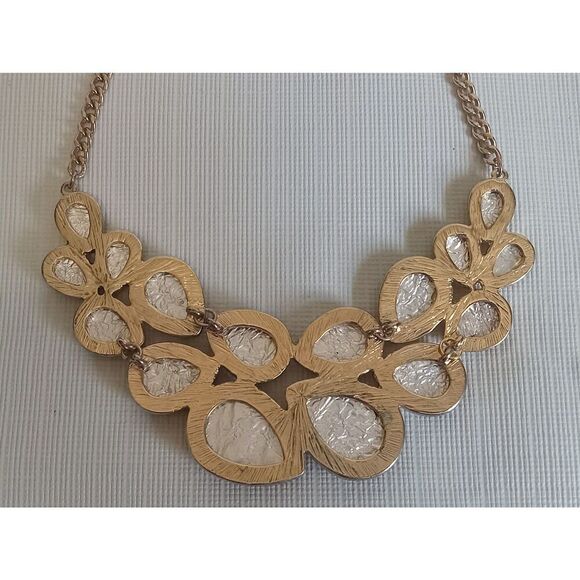 Gold Toned Teardrop Foil Cluster Single Strand Metal Statement Style Necklace - Picture 9 of 12